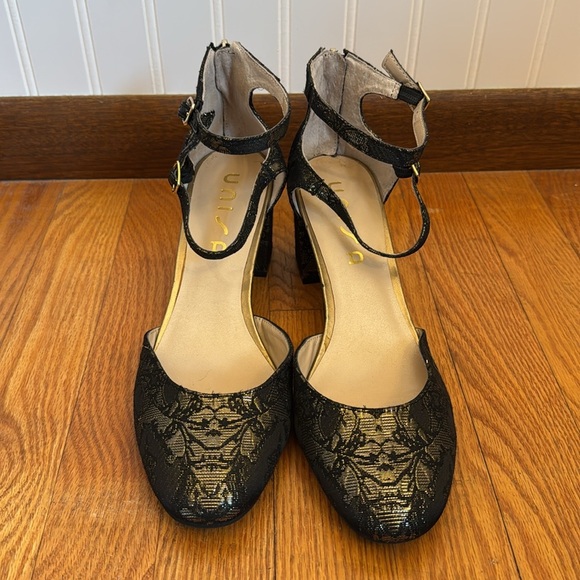 Unisa Shoes - Unisa Women’s Block Heel Metallic Black & Gold Lace 2.5 Inch Heels Size 10